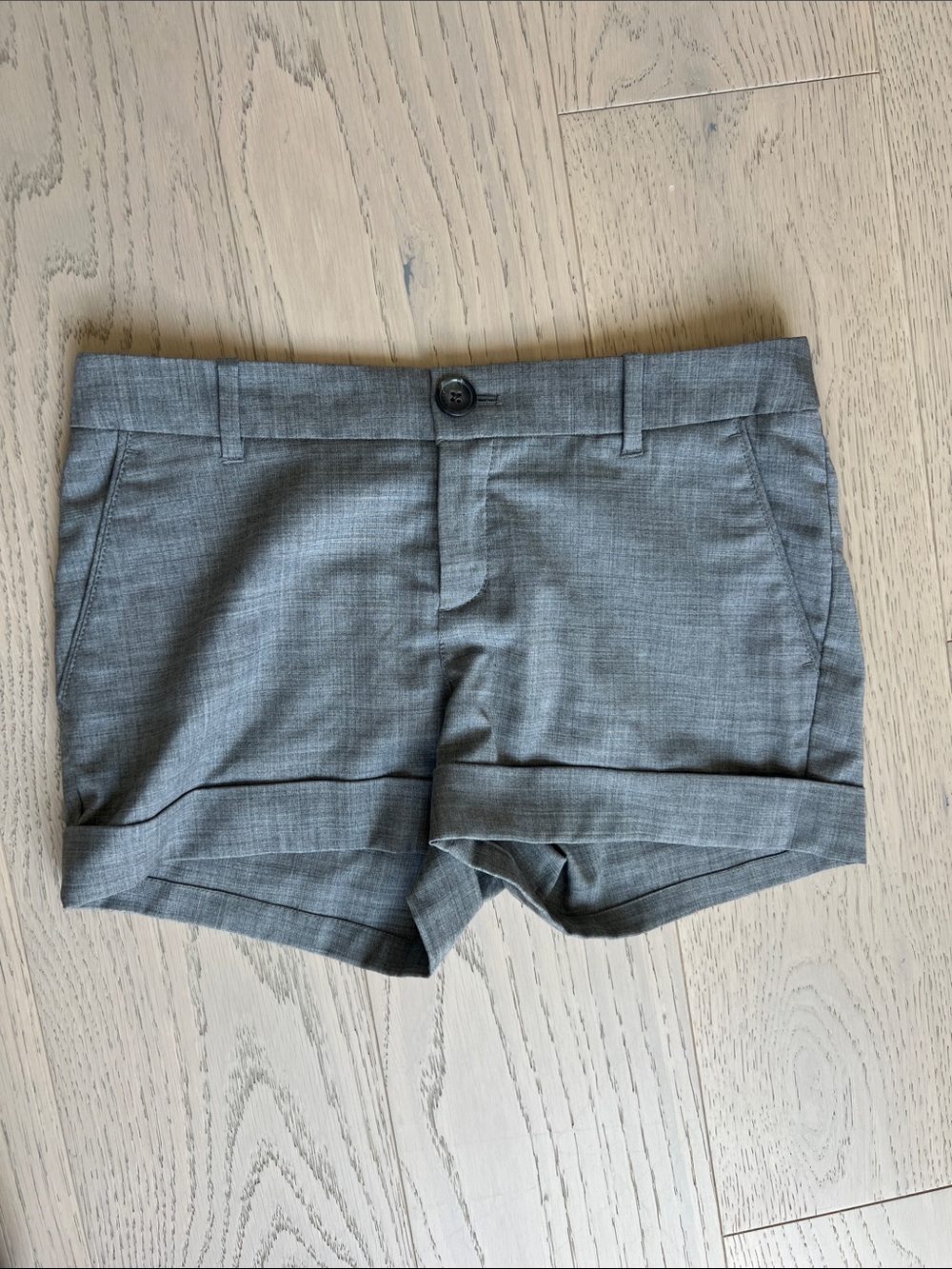 Aritzia Talula Gray Women's Tailored Cuff Shorts